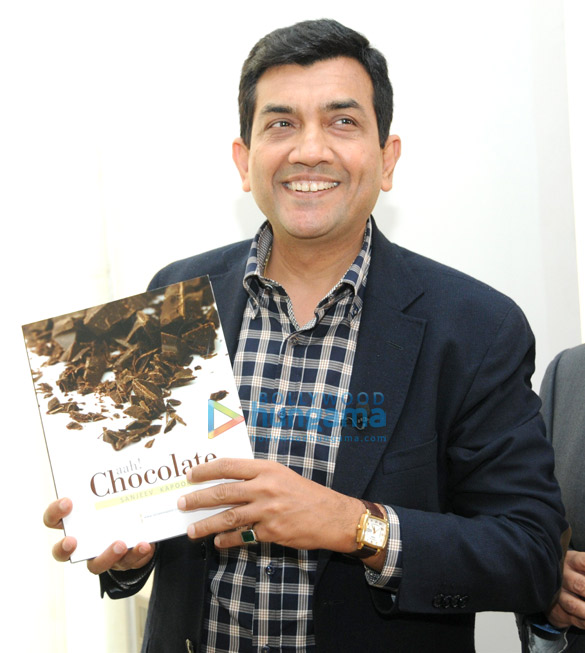 sanjeev kapoor launches his book aah chocolate 14