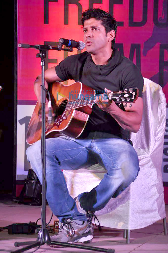 farhan akhtar at the 1 billion rising concert 3