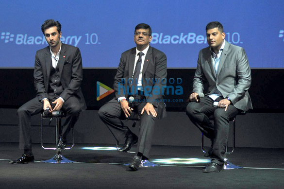 ranbir kapoor launches blackberry z10 in india 4