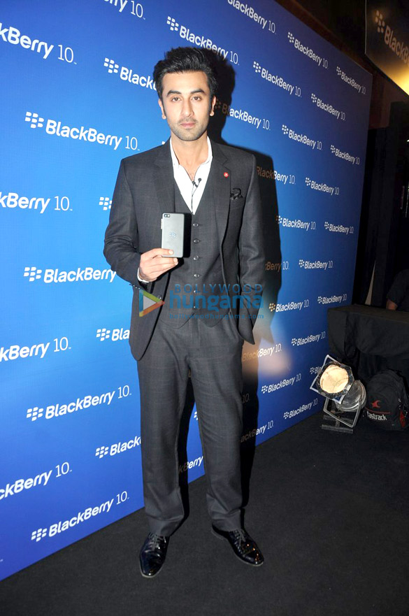 ranbir kapoor launches blackberry z10 in india 6
