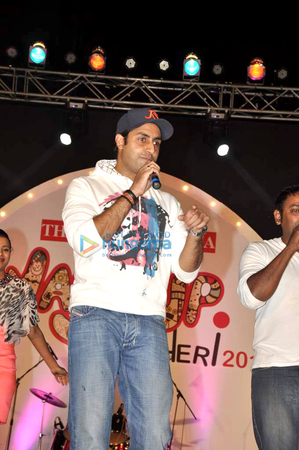 abhishek at wassup andheri 2013 festival 4