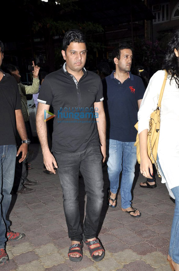 shilpa neil others at sonu nigams mothers prayer meet 9