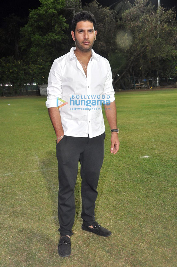 yuvraj singh unveils shailendra singhs book fk knows 26