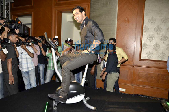 john abraham at garniers promotions 5