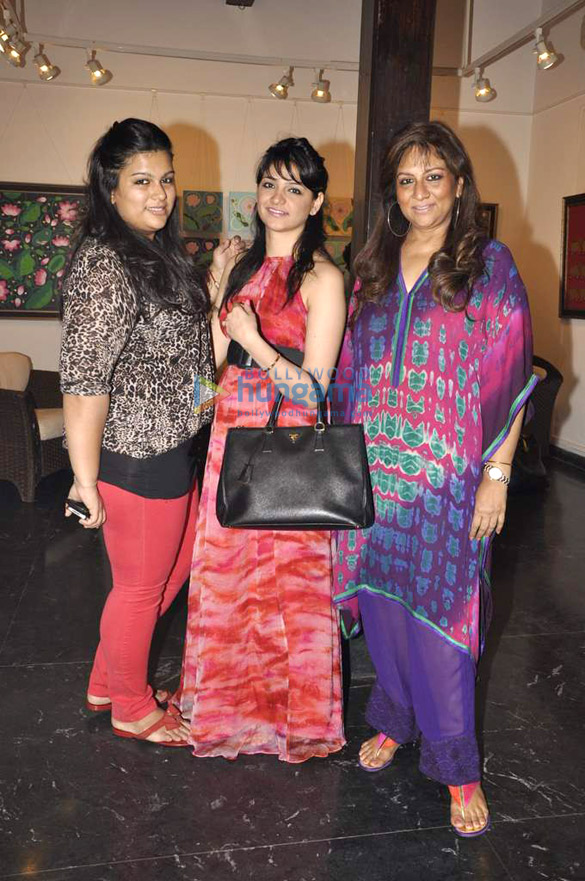 madhoo at shaan bhatnagars exhibition hosted by sharmila khanna 6