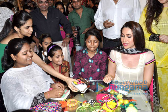 karisma kapoor at designer archana kochhars store 4