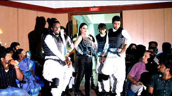 veena malik at the silk sakkath maga music launch 19