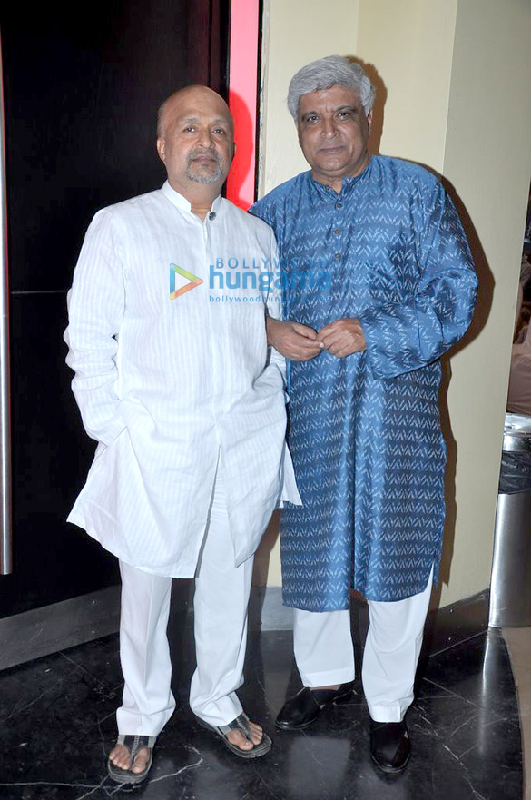 shabana azmi launches vijay akelas book lashkar 7