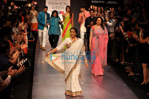celebs walk for manish malhotras show at lakme fashion week 2013 day 1 6