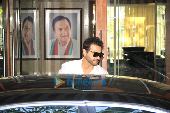 abhishek hrithik ajay visit sanjay dutts residence 9