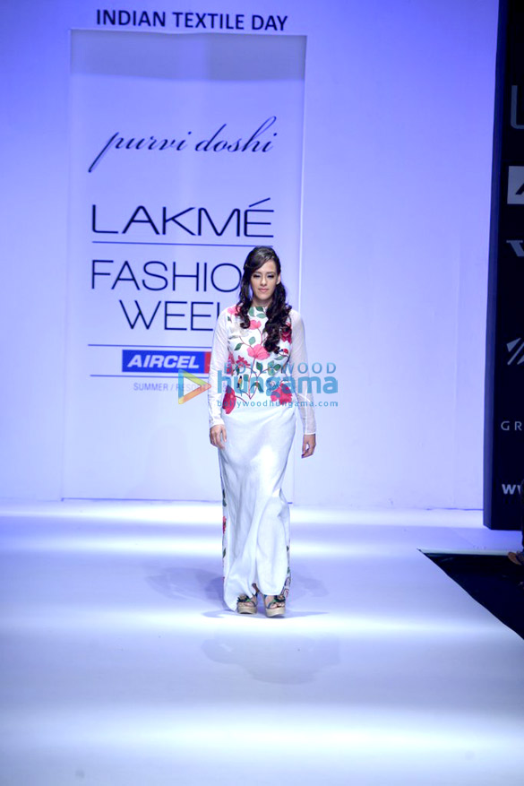 hazel keech walks for purvi doshi at lakme fashion week 2013 3