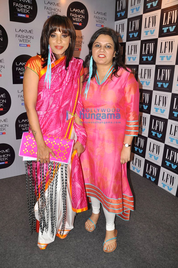manasi scott walks the ramp for swati vijai vargie at the lakme fashion week 2013 4