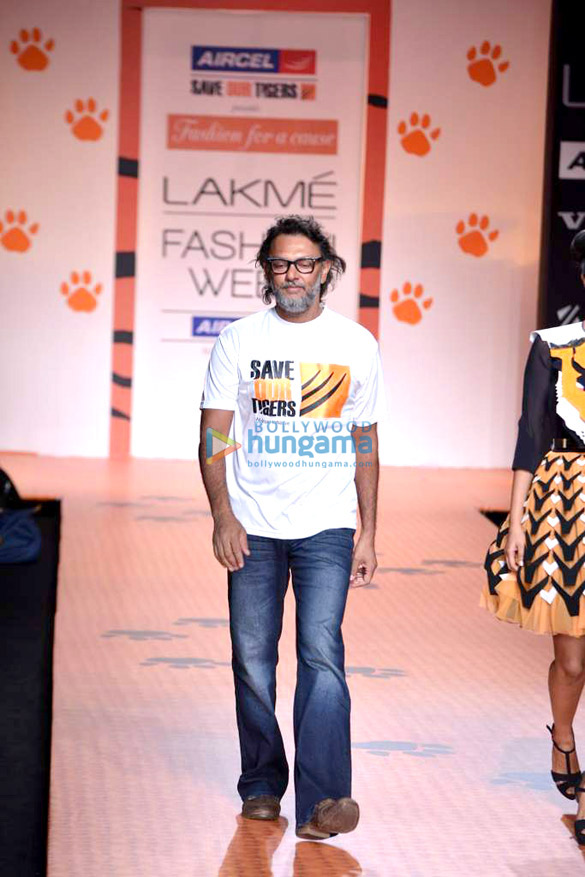 neha dhupia walks the ramp for save our tigers at lakme fashion week 2013 3