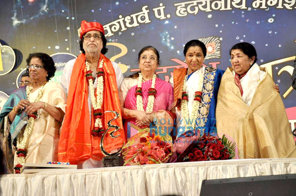 lata asha at dinanath mangeshkar award 2