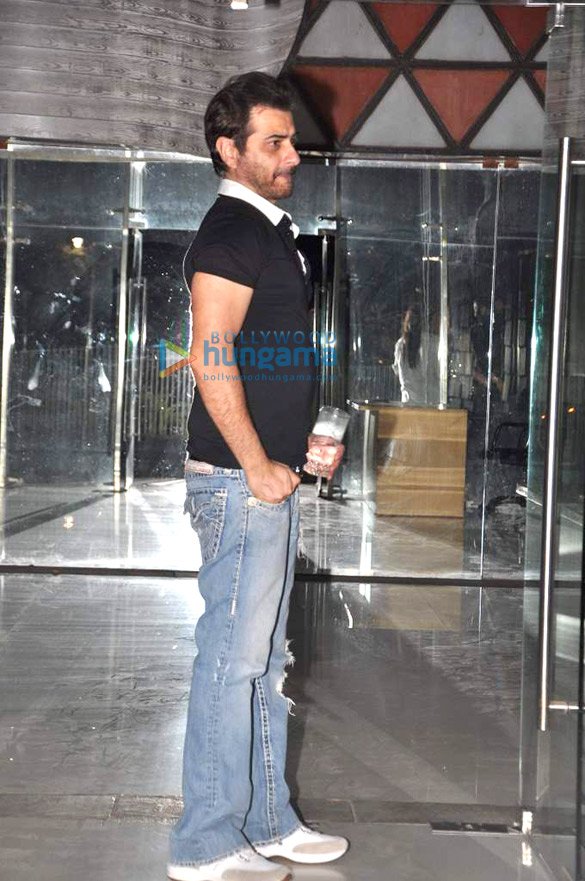 celebs at sanjay maheep kapoors private dinner 14
