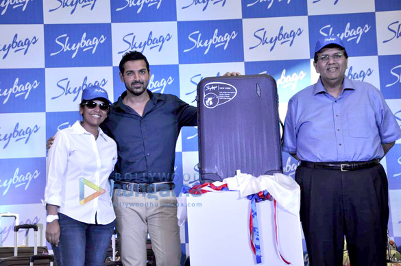 john abraham snapped promoting vip skybag 2