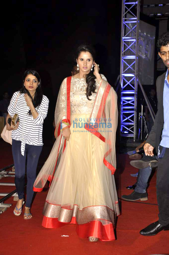 jacqueline malaika sania at womens prerna awards 2013 21