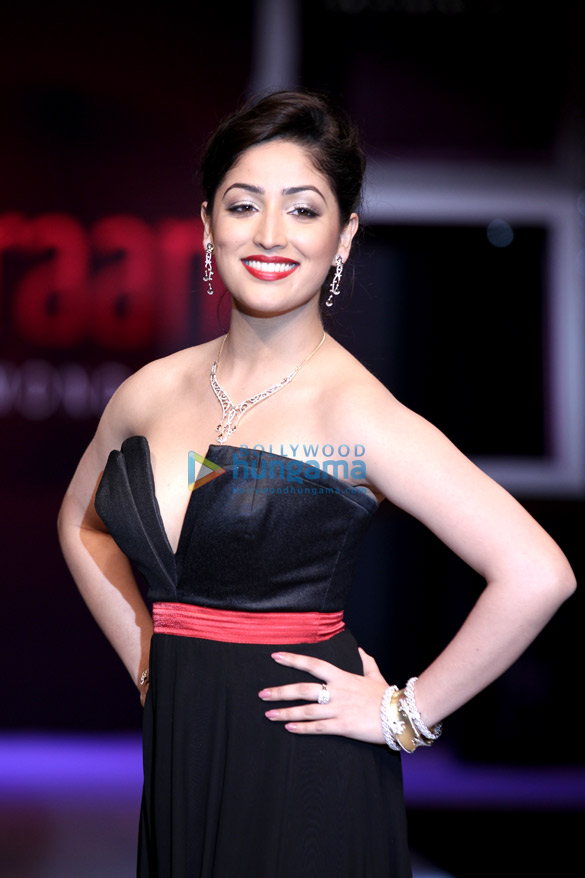 yaami gautam walks for rio tinto at iijw 2013 5