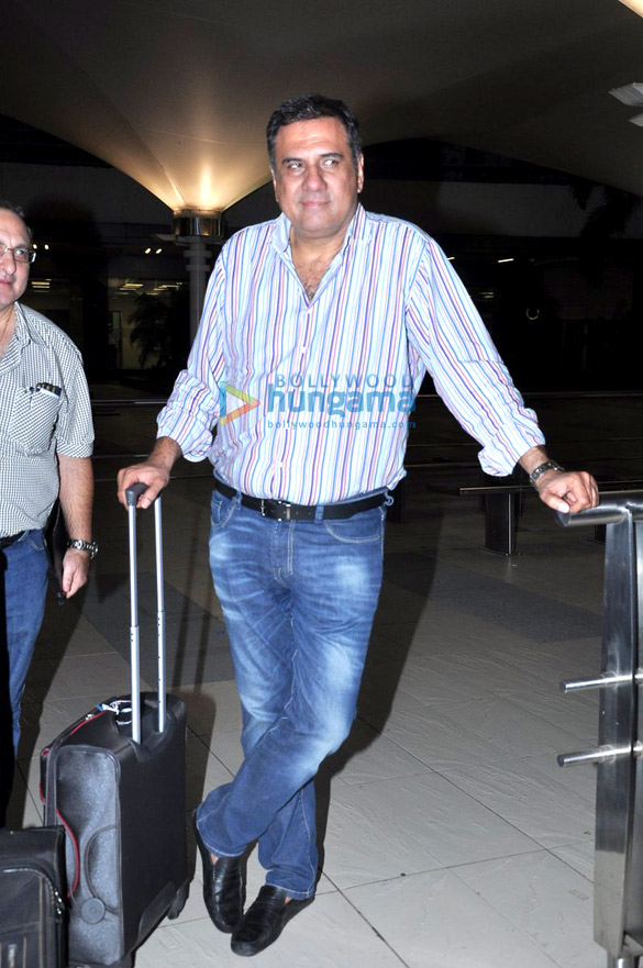 boman irani snapped at the airport 7