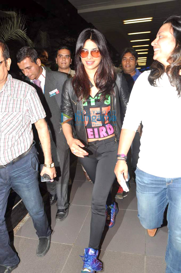 priyanka anushka and others snapped at the airport 7
