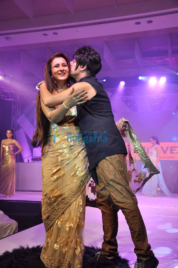 celebs grace poonam dhillons birthday bash and rohit vermas fashion show 3