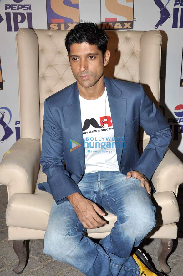farhan snapped promoting his campaign mard at the ipl 6 7