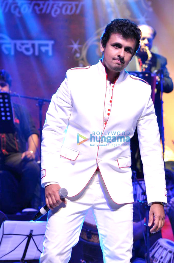 celebs grace the dinanath mangeshkar awards 7