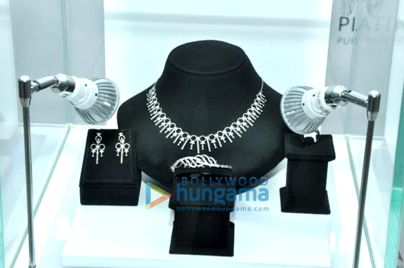 taapsee pannu unveils malabars new jewellery range 5