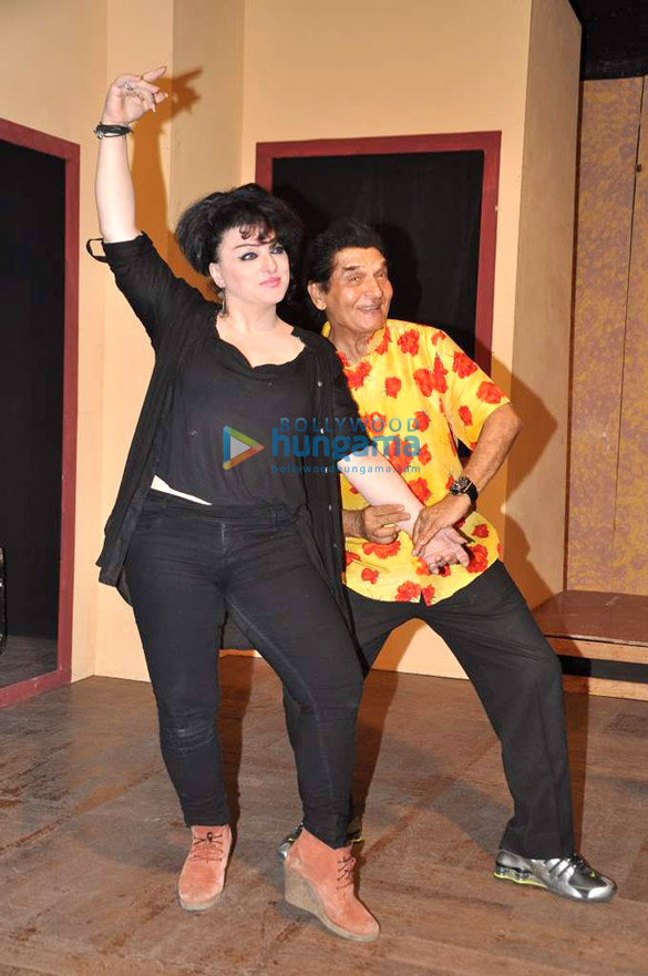 asrani returns with a play for ektaa theatre group 9