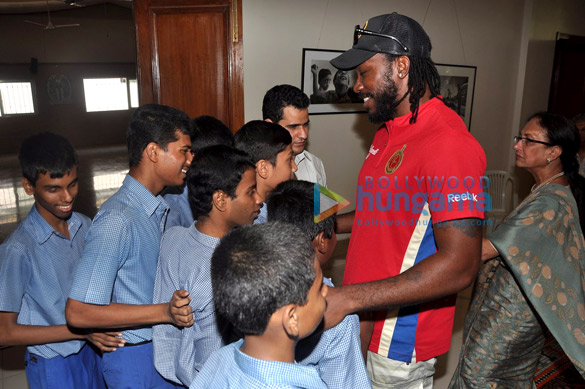 sid mallya and chris gayle visit happy home school for blind 5