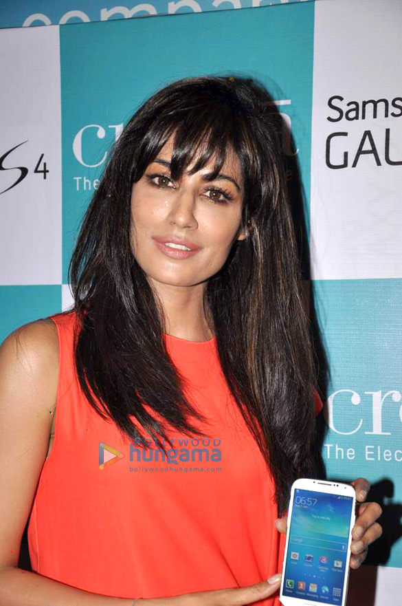 chitrangda launches samsung galaxy s4 6