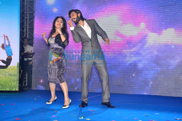 ranveer vivek arshad at the launch of samsung s4 by reliance digital 26