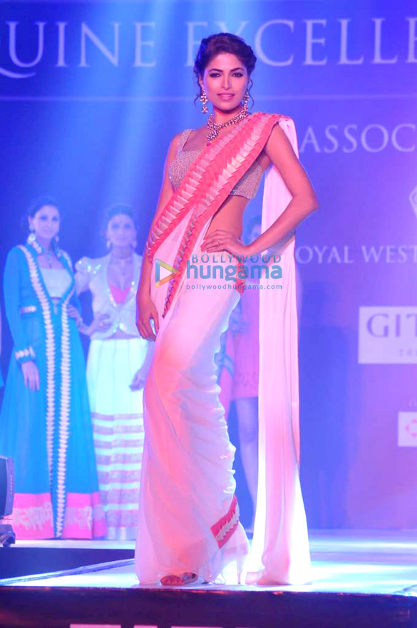 parvathy walks for designer riddhi siddhi at equine excellence awards 2013 5