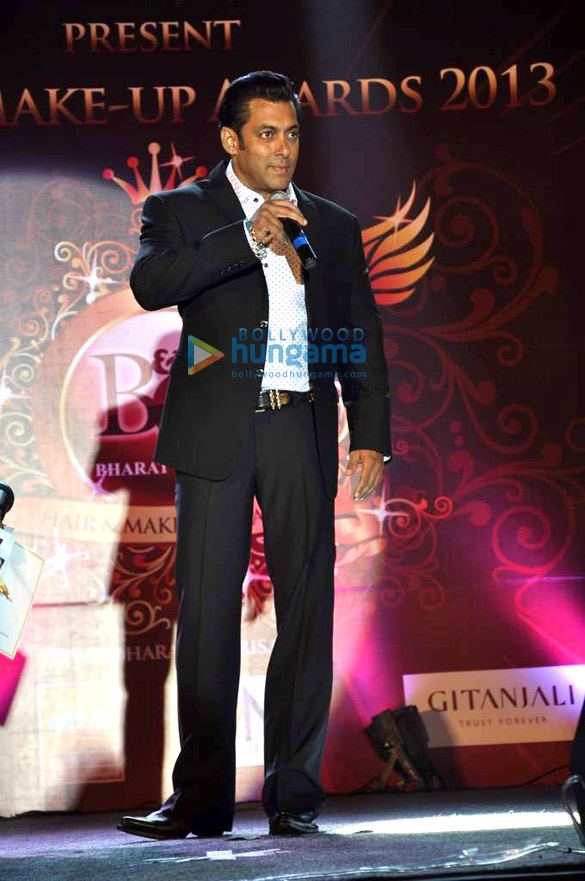 salman hrithik kareena at bharat n dorris hair make up awards 2013 10