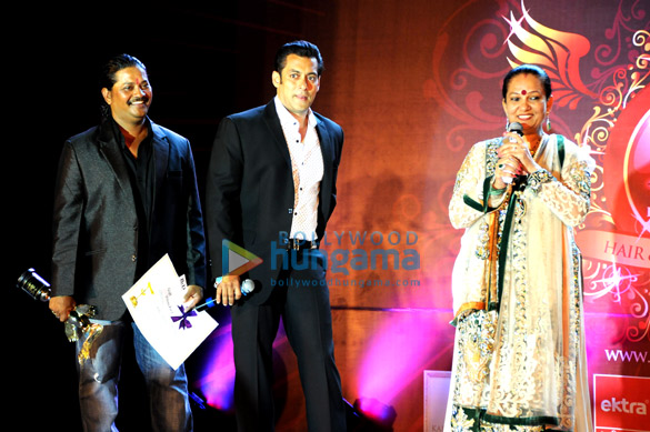 salman hrithik kareena at bharat n dorris hair make up awards 2013 38