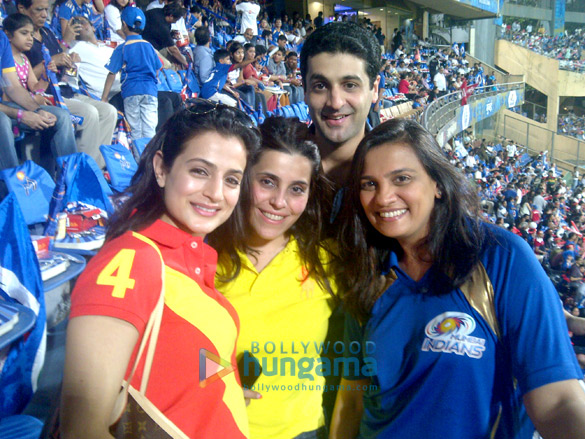 ameesha patel spotted cheering for mumbai indians 2