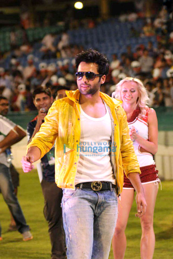 jackky bhagnani spotted cheering at the ipl 6 7