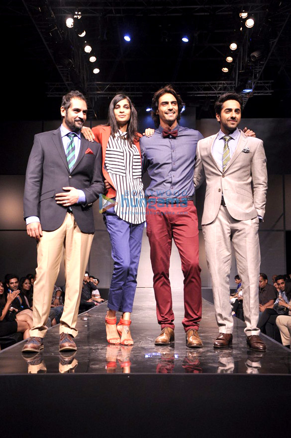 arjun and ayushmann unveil blackberrys spring summer 13 collection 4