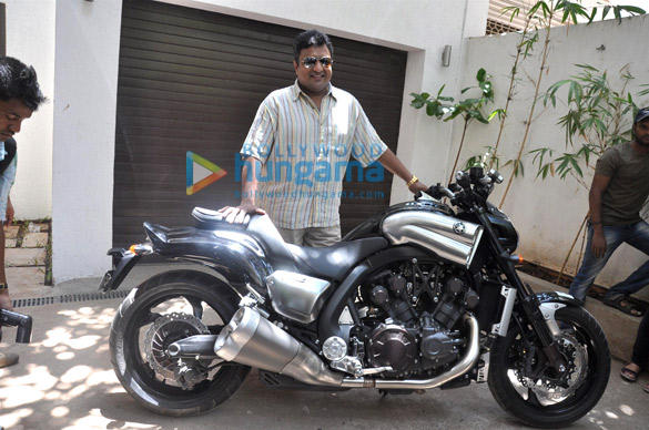john abraham gifts his favourite bike to sanjay gupta 6