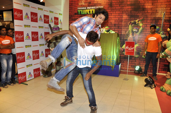 vidyut jamwal at the launch of teenage mutant ninja turtle toys at hamleys 5