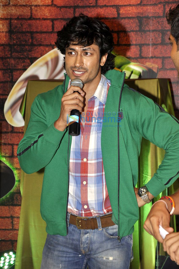 vidyut jamwal at the launch of teenage mutant ninja turtle toys at hamleys 7