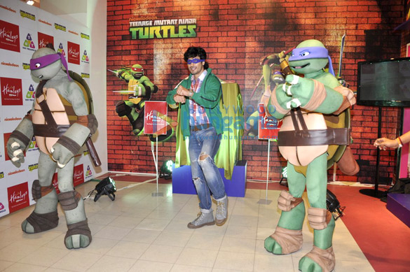 vidyut jamwal at the launch of teenage mutant ninja turtle toys at hamleys 8