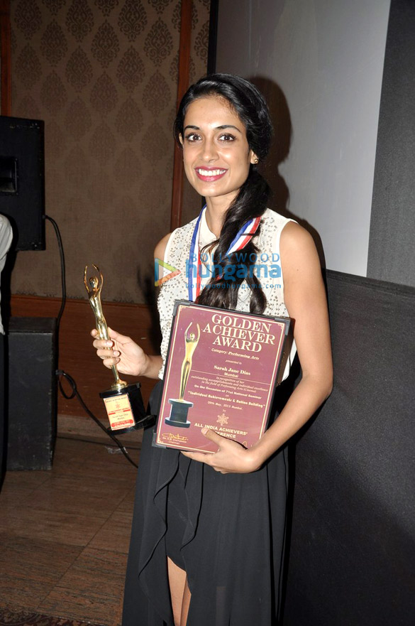 sarah jane dias monica bedi at all india achievers awards 3