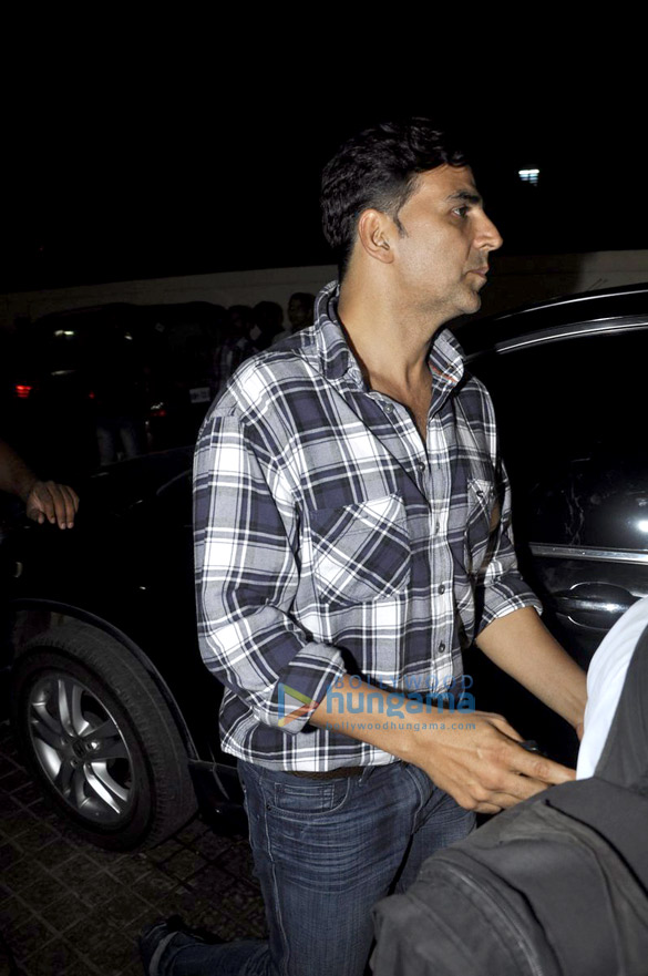 akshay kumar snapped at juhu pvr 3