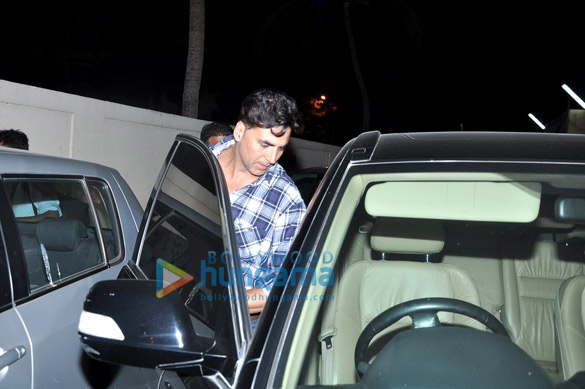akshay kumar snapped at juhu pvr 5