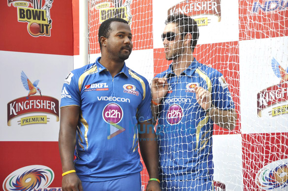 mumbai indians players at the kingfisher bowl out event 5