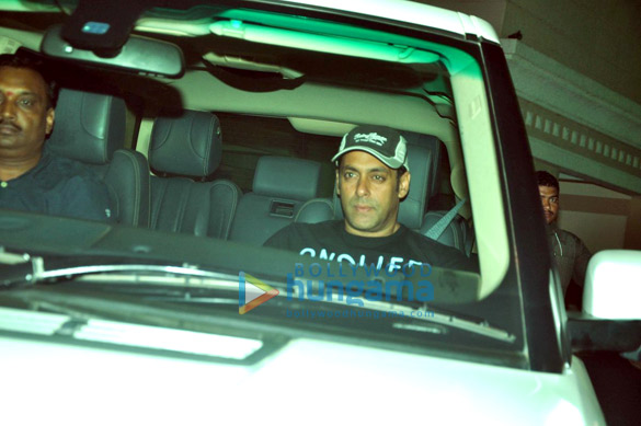 celebs snapped visiting sanjay dutt before he goes to jail 6