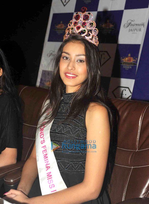 evelyn sharma navneet kaur dhillon at rajasthan fashion week 2013 4