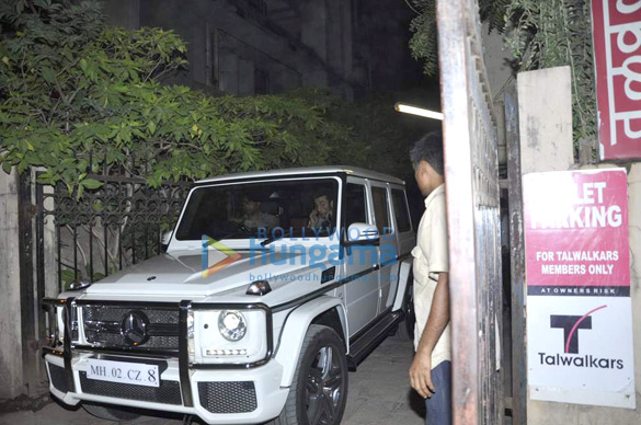 ranbir snapped post physiotherapy at talwalkars gym in juhu 4