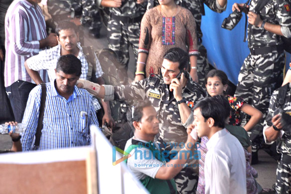 akshay sonakshi snapped on the sets of thuppakki remake 4